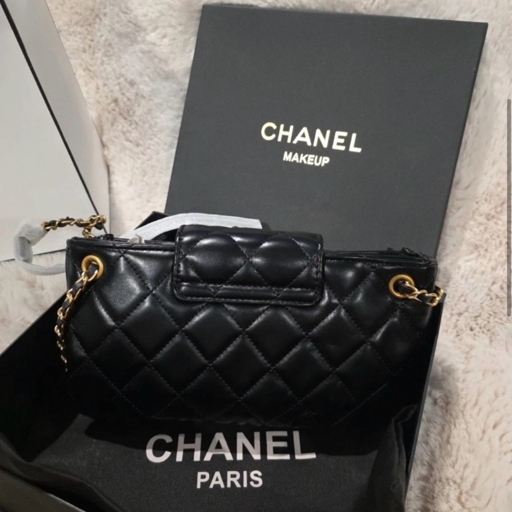 NEW Chanel VIP Gift Shoulder Bag Gold Chain Crossbody Cosmetic Bag - Picture 5 of 5